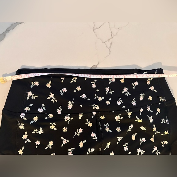 🌸Pink Leggings Floral with Mesh Size Medium🌸 - Picture 2 of 7